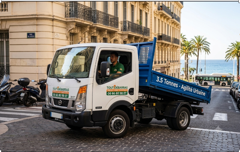 Évacuation gravats et déblaiement de chantier en camion benne dans le 06 Camion benne 3.5 tonnes Tout Débarras Nice Cannes agilité urbaine