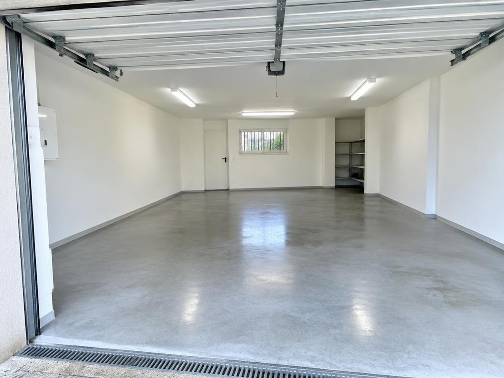 Garage à Cannes vidé et assaini après nettoyage post-inondation