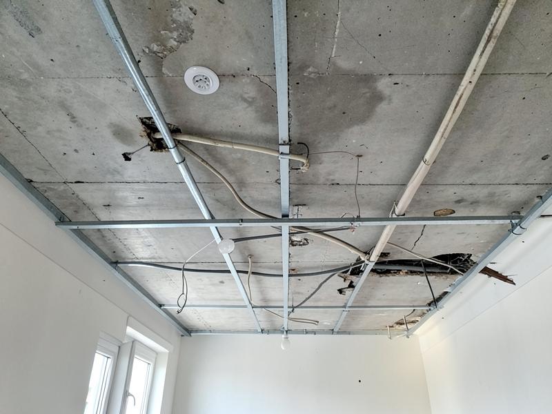 Dépose d'un faux-plafond et des réseaux secondaires